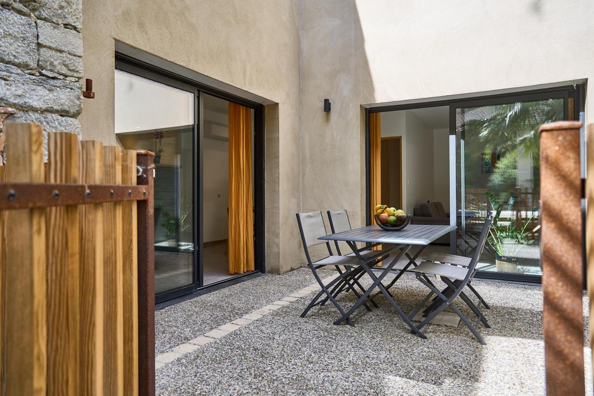 Bel appartement avec piscine chauffée Pezens Exterior foto
